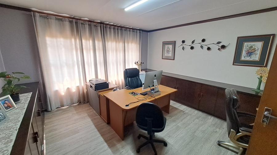 5 Bedroom Property for Sale in Langenhovenpark Free State